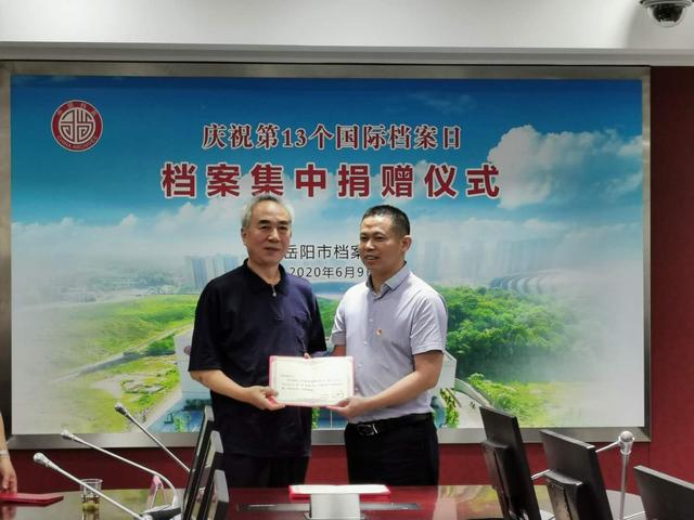 留存城市记忆!岳阳市档案馆接收一批珍贵档案捐赠